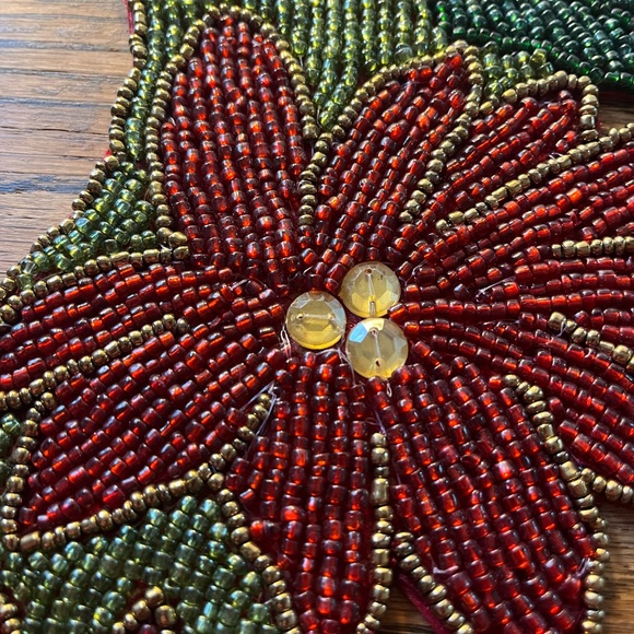 Christmas beaded Table runner and charger. - Picture 15 of 15